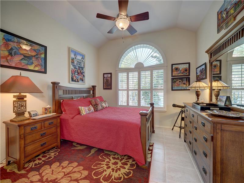 2nd living used as 7th bedroom - Could be an office