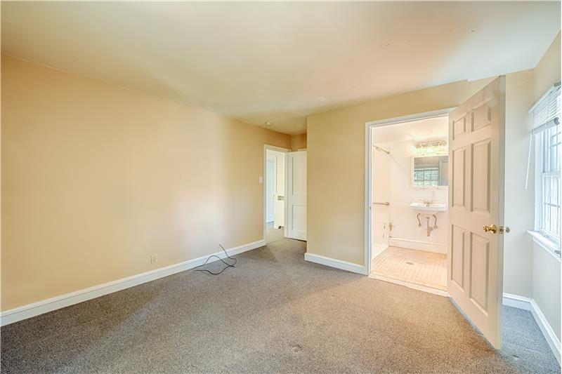 143 Trent Road, Wynnewood, PA 19096, Primary bedroom with Full bath