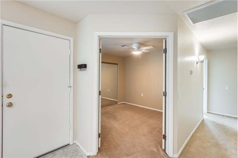 2 bed / den entrance