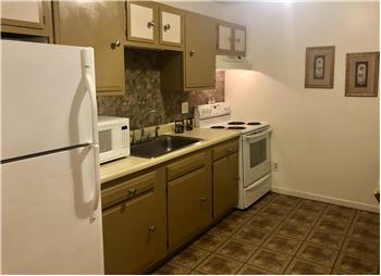 Primary listing photos for listing ID 647807