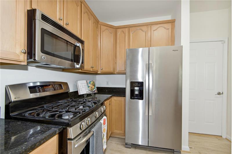 Enjoy the Gas Range & Look of Stainless Steel Appliances