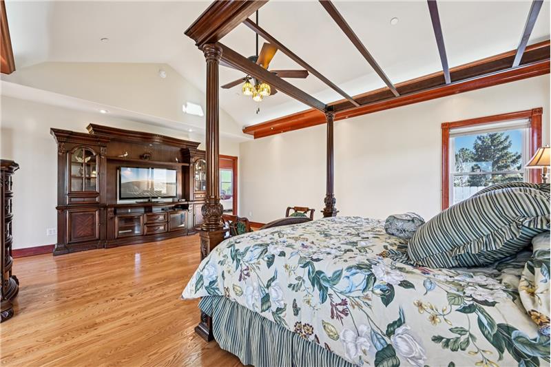 Reverse view of primary bedroom