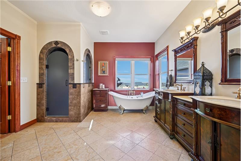 Ensuite 5-piece bath for primary suite