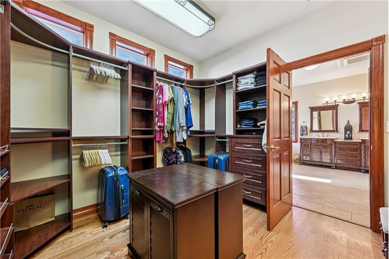 Reverse view of main-floor office