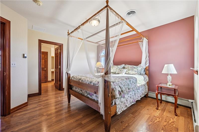 Upstairs guest bedroom