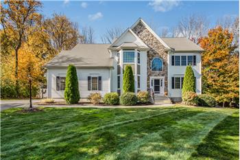 Primary listing photos for listing ID 562400