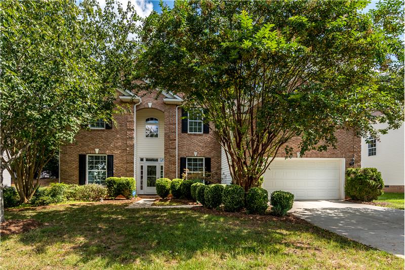 Welcome to 15001 Bridle Trace Lane in Pineville's Bridlestone community.