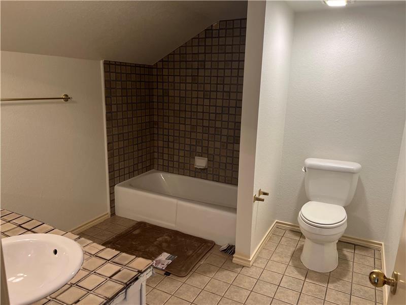 Upstairs 2nd bath Very Spacious Like a 2nd Master
