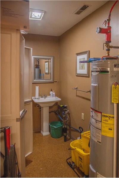 Bath/mechanical room