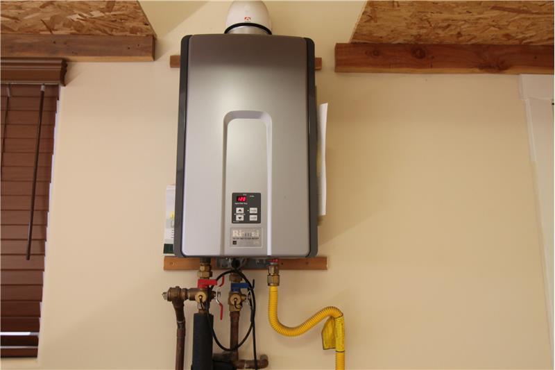 Rinnai 'Tankless' Water Heater saves up to 40% in energy costs! Hot water, on demand! Anytime!!