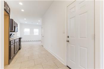 Primary listing photos for listing ID 580960