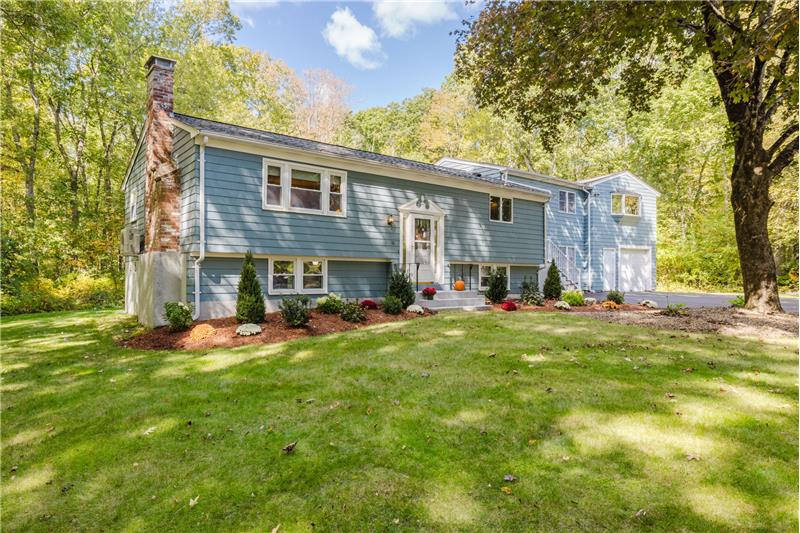 Profile view of 16 Park Lane in Norton MA