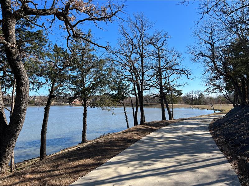 1+ mile of trail around this private lake is open for public use