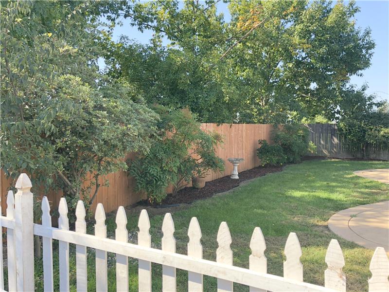 Room to roam and garden or RV access