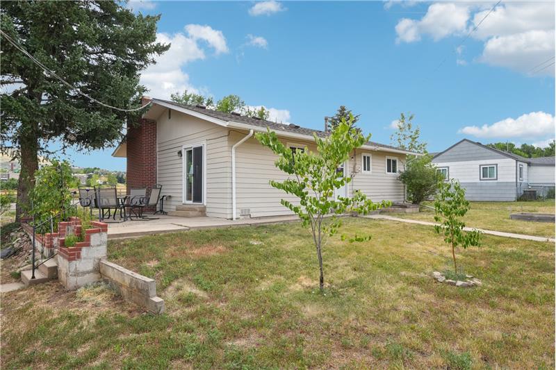 Detached 2-car garage