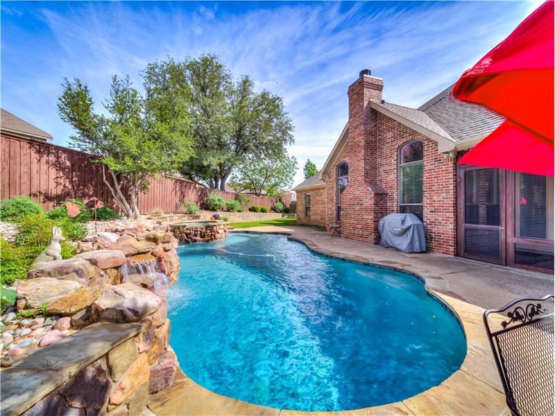 Gorgeous private pool with a spa