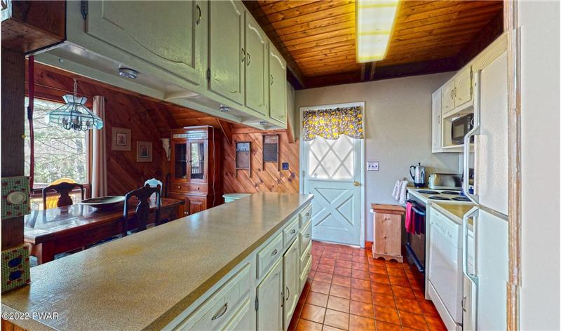 Light and Bright Kitchen