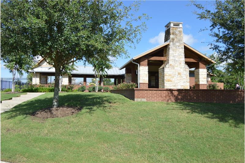Neighborhood splashpad, dog park, and lakes are a short walk away! Fairfield also contains multiple pools, athletic facilities,