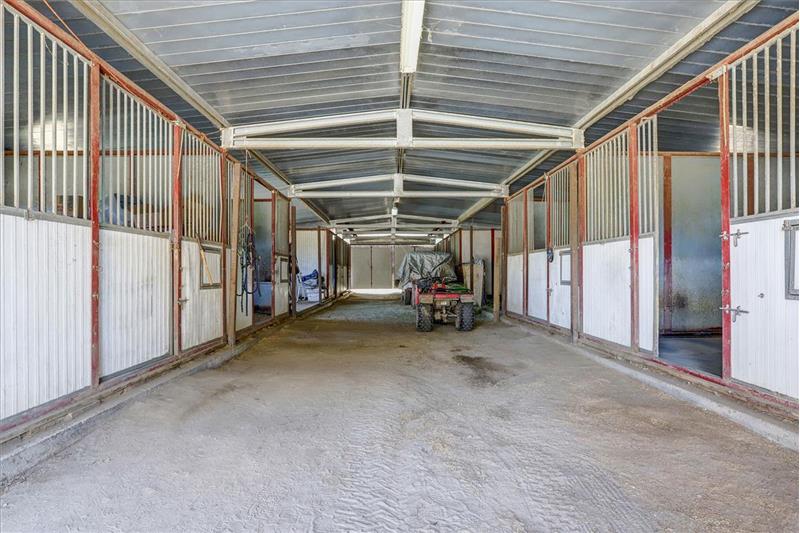 10 Stall Horse Barn