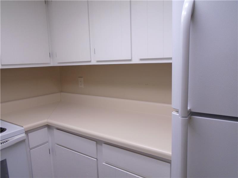Lots of kitchen cabinets