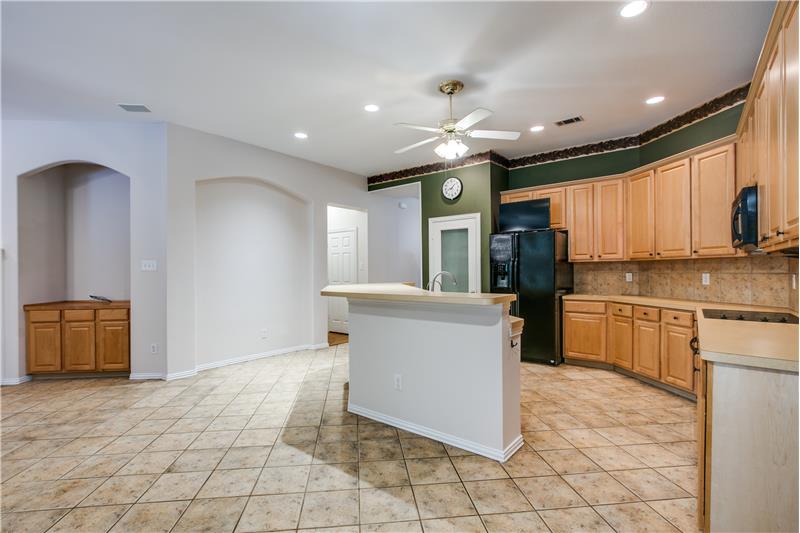 Large kitchen and Breakfast nook!