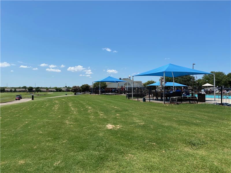 Enjoy everything Oakmont CC has to offer: Pool, Dining, Tennis, Golf,  Gym, Social events and more