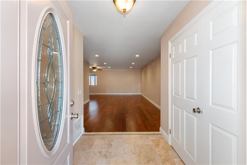 Entry/Foyer