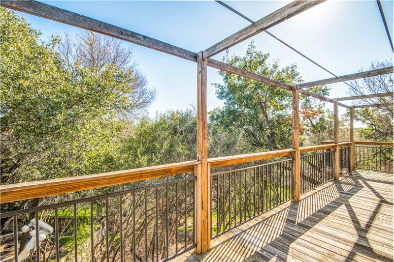 Top Floor balcony with Plenty of Privacy