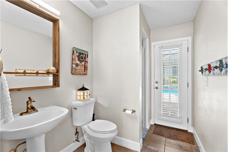 Bathroom 3/Pool bath