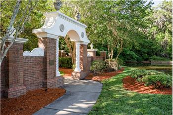 What a lovely place to go for a walk in the morning...or relax with an evening stroll...