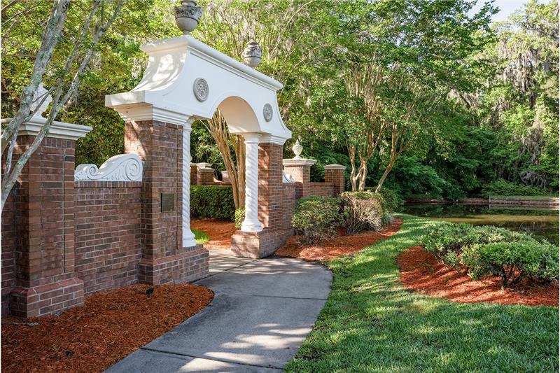 What a lovely place to go for a walk in the morning...or relax with an evening stroll...