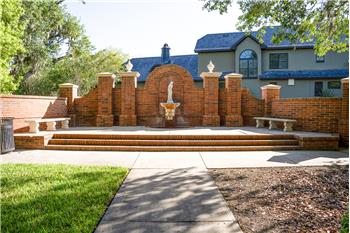 What a lovely place to go for a walk in the morning...or relax with an evening stroll...