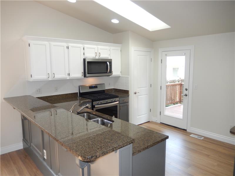 Breakfast bar, pantry