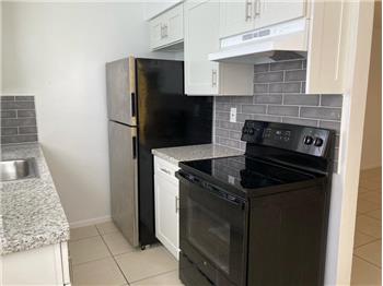 Primary listing photos for listing ID 640905