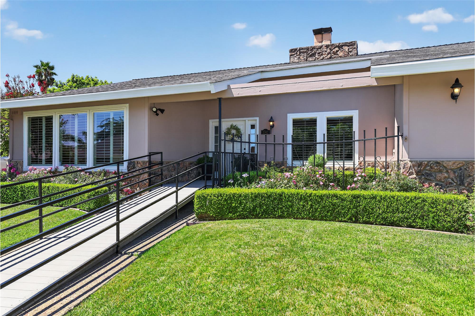 https://realbird.blob.core.windows.net/rb-photos/1742-woodside-drive-woodland-ca-95695_F3B9B8D5_652812_639222540930307882_80x60.jpg