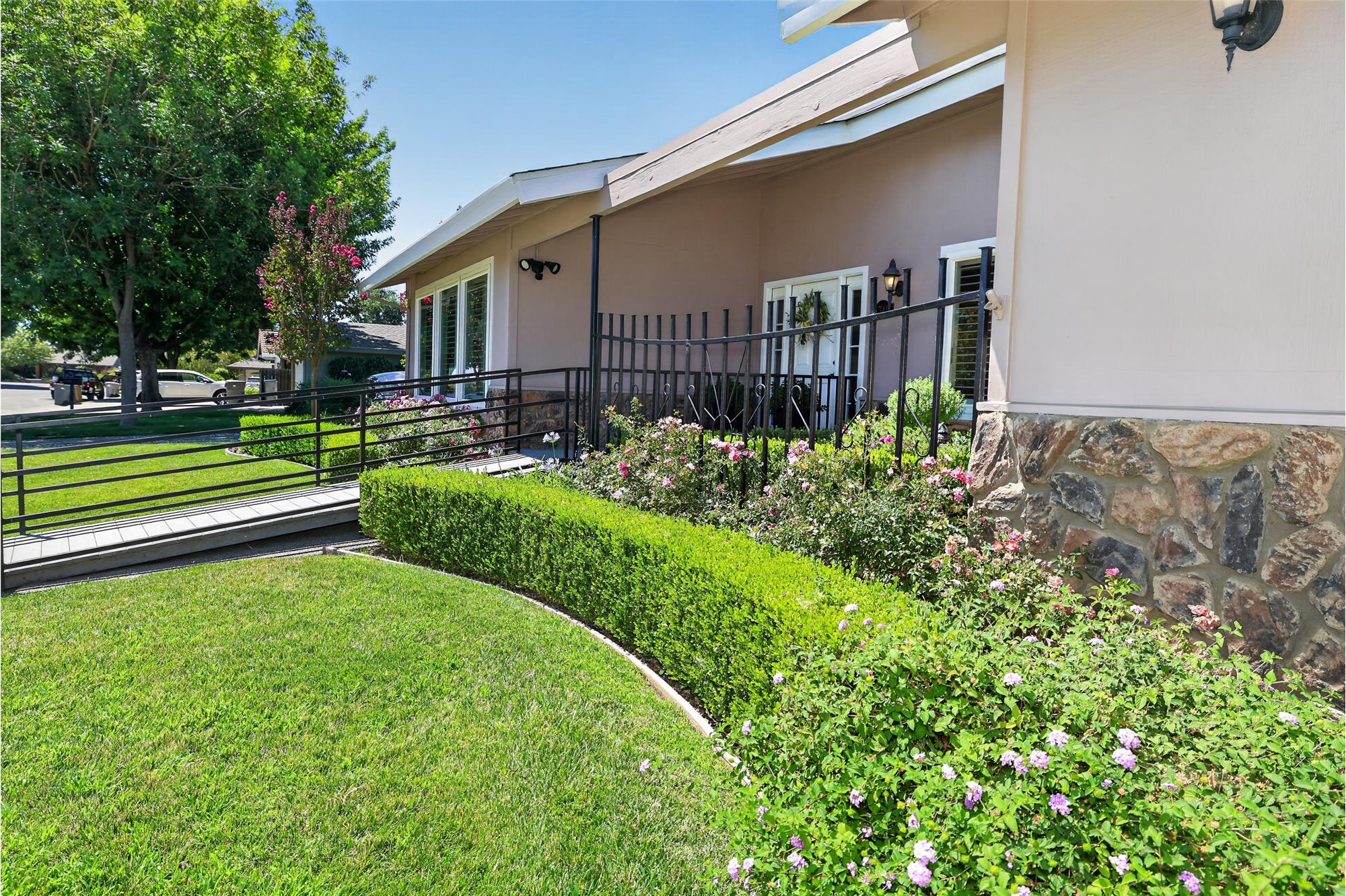 https://realbird.blob.core.windows.net/rb-photos/1742-woodside-drive-woodland-ca-95695_F3B9B8D5_652812_639222540948902196_80x60.jpg