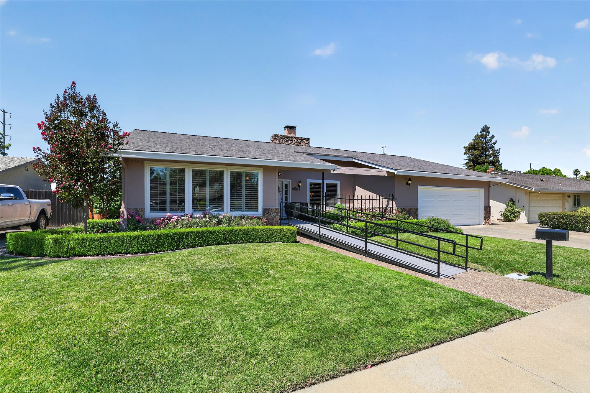 https://realbird.blob.core.windows.net/rb-photos/1742-woodside-drive-woodland-ca-95695_F3B9B8D5_652812_639222541012118546_80x60.jpg