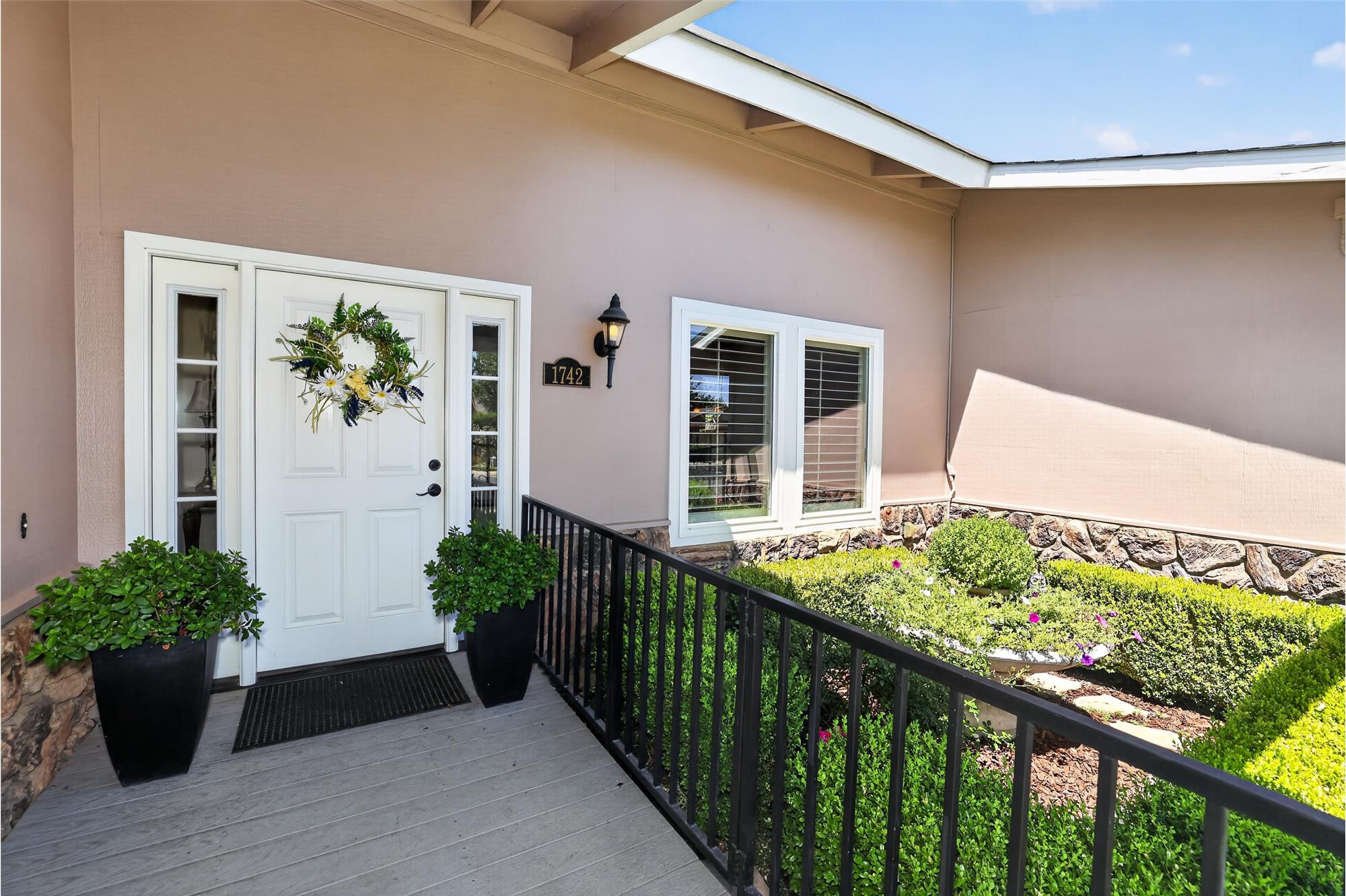 https://realbird.blob.core.windows.net/rb-photos/1742-woodside-drive-woodland-ca-95695_F3B9B8D5_652812_639222541027155774_80x60.jpg