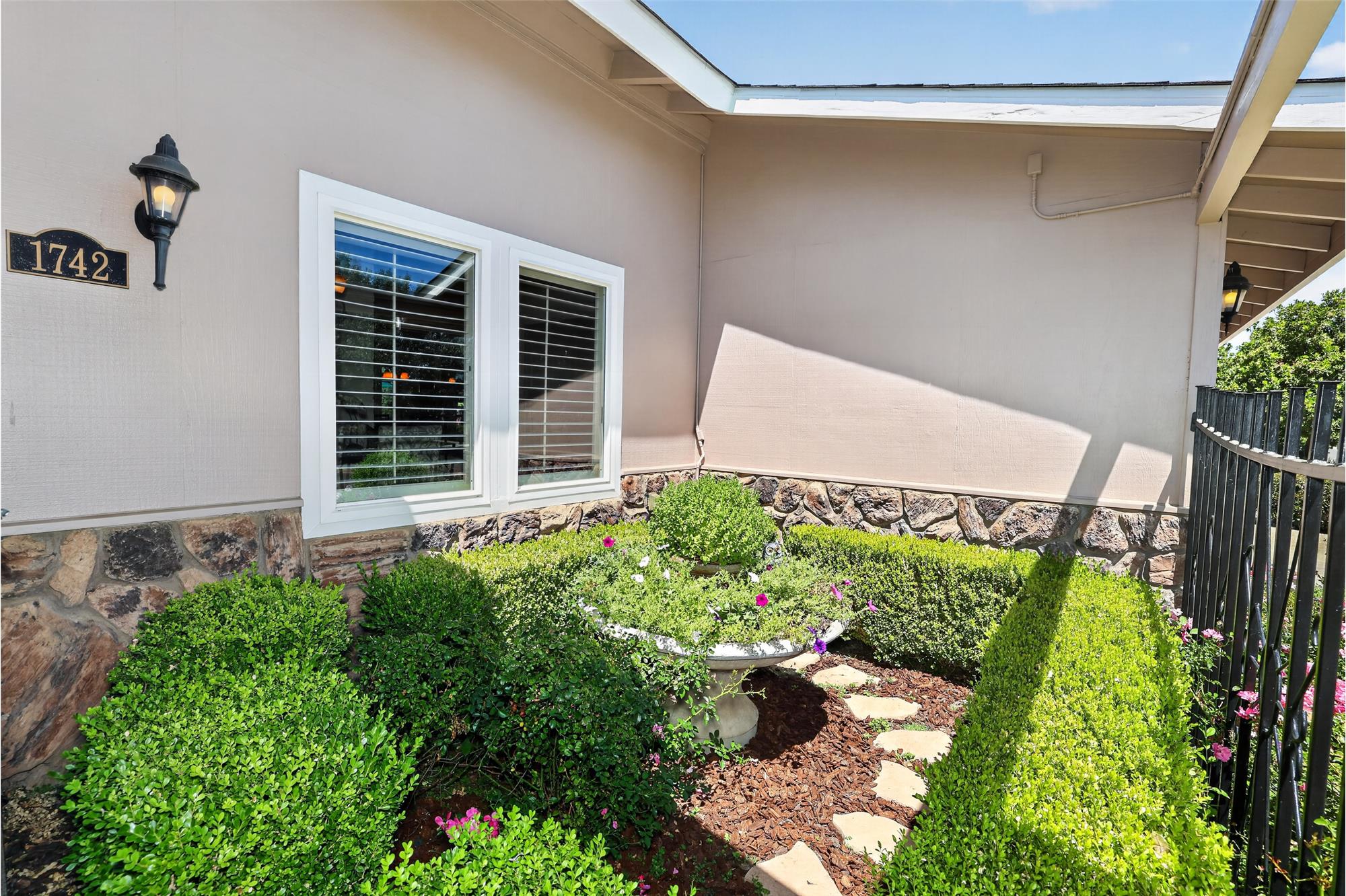 https://realbird.blob.core.windows.net/rb-photos/1742-woodside-drive-woodland-ca-95695_F3B9B8D5_652812_639222541042522160_80x60.jpg