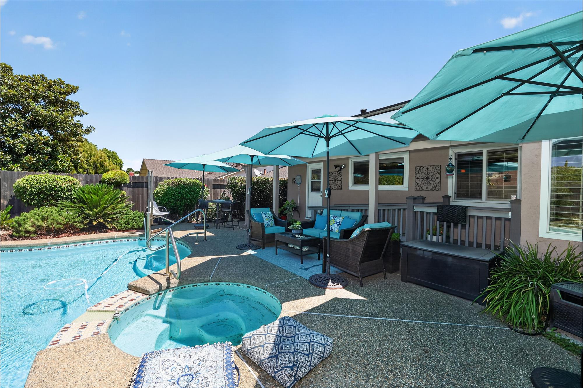https://realbird.blob.core.windows.net/rb-photos/1742-woodside-drive-woodland-ca-95695_F3B9B8D5_652812_639222544750114972_80x60.jpg