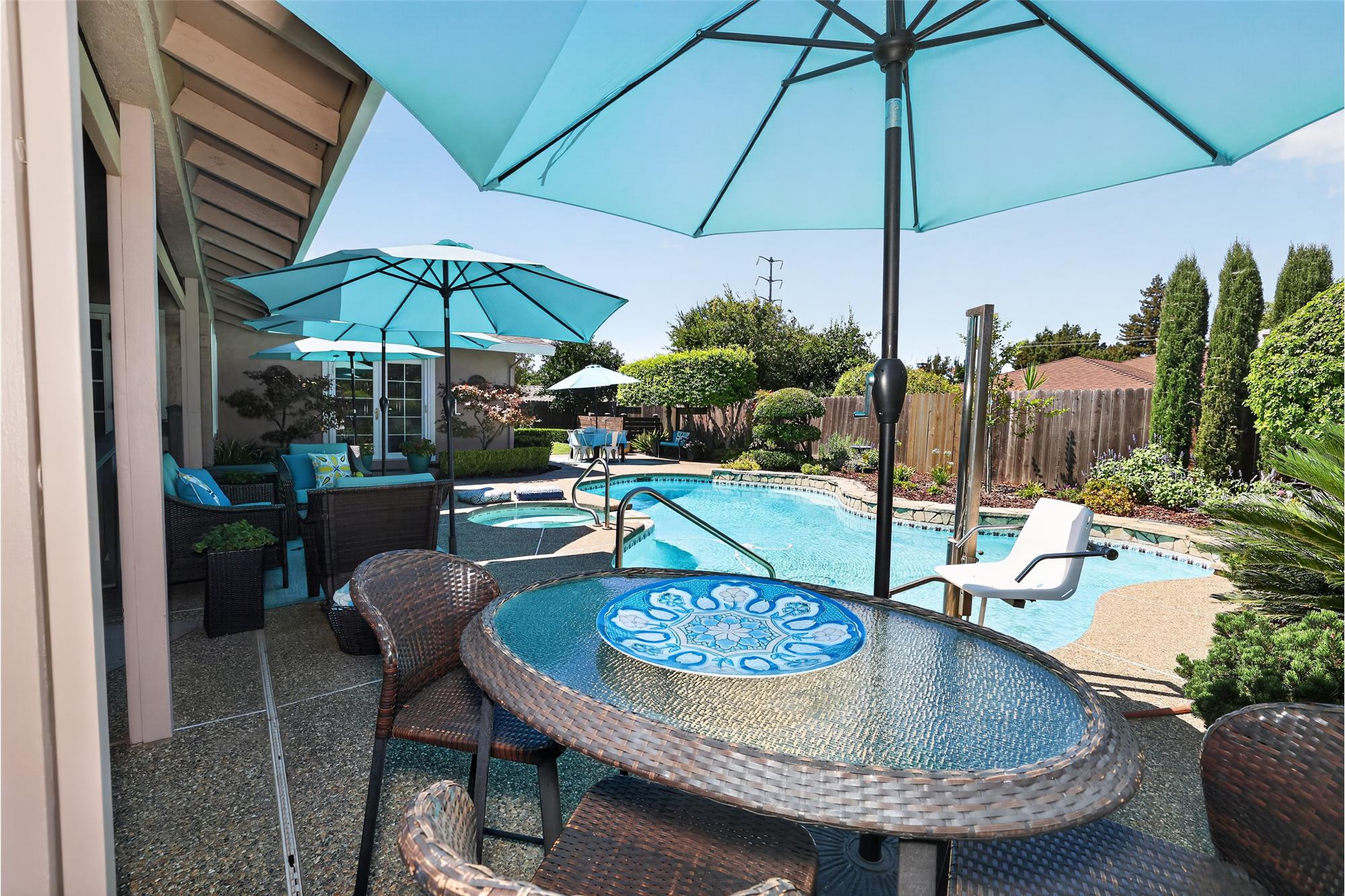 https://realbird.blob.core.windows.net/rb-photos/1742-woodside-drive-woodland-ca-95695_F3B9B8D5_652812_639222544797024330_80x60.jpg