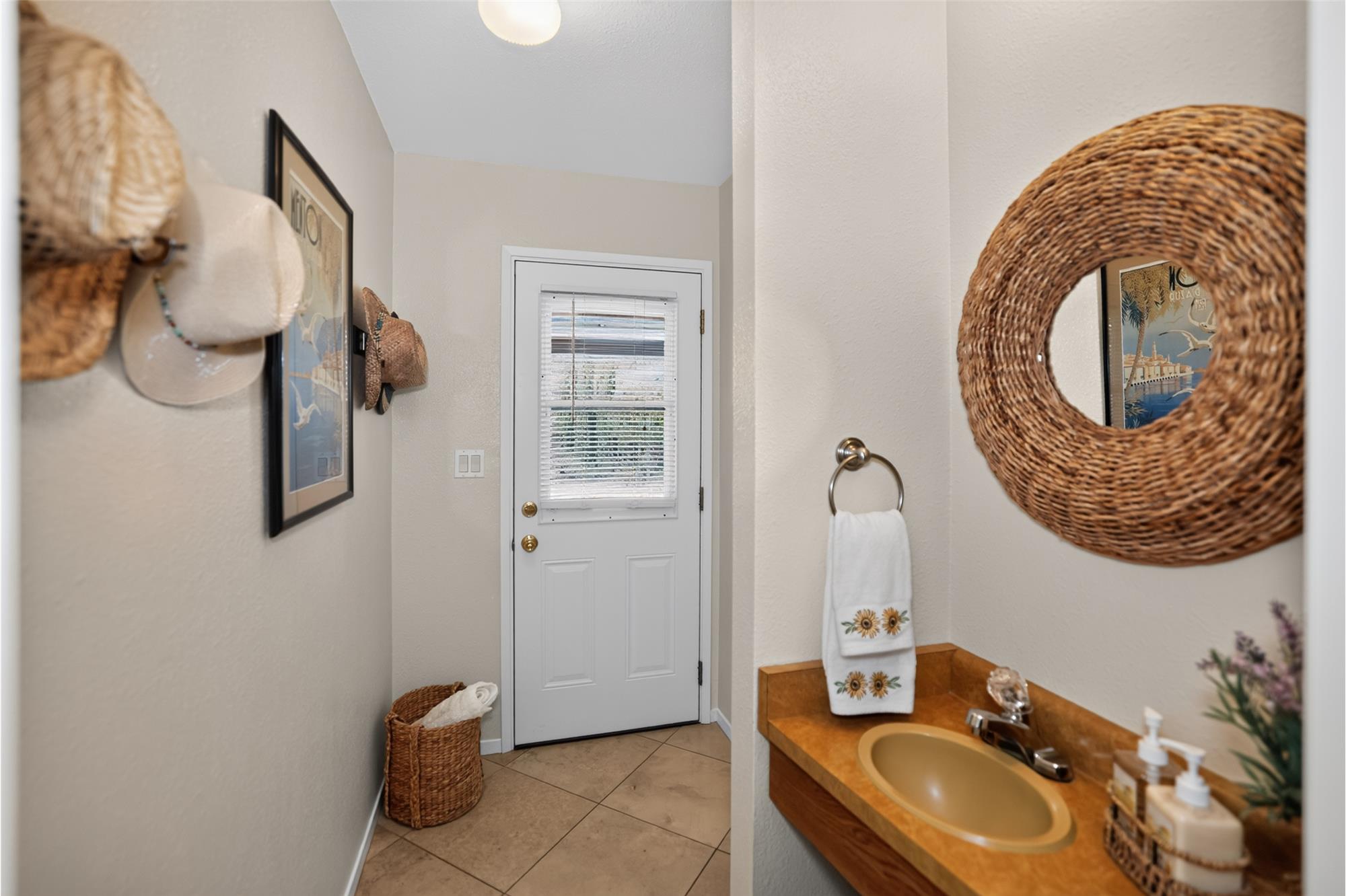 https://realbird.blob.core.windows.net/rb-photos/1742-woodside-drive-woodland-ca-95695_F3B9B8D5_652812_639222544911912897_80x60.jpg