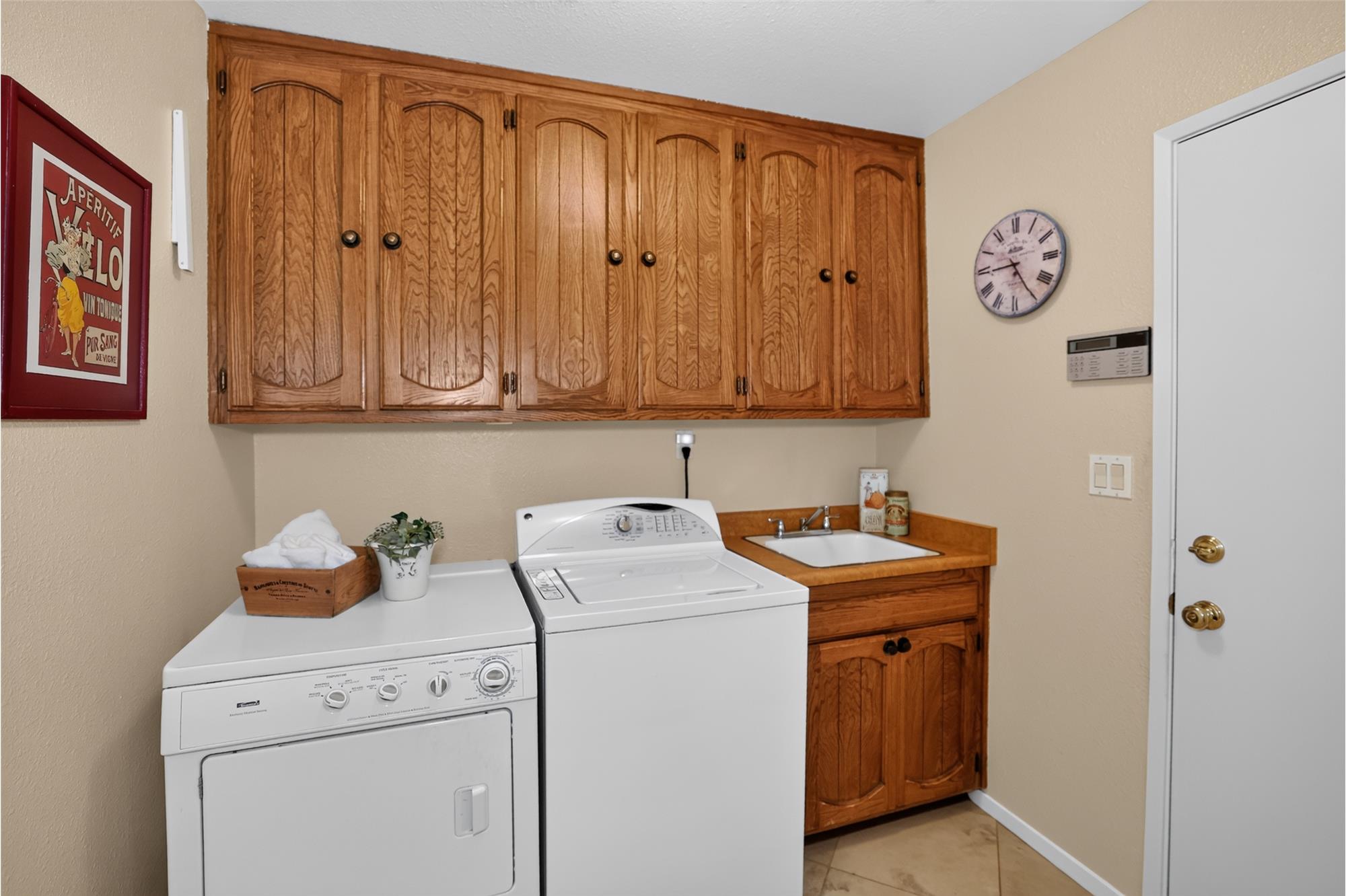https://realbird.blob.core.windows.net/rb-photos/1742-woodside-drive-woodland-ca-95695_F3B9B8D5_652812_639222544943201624_80x60.jpg