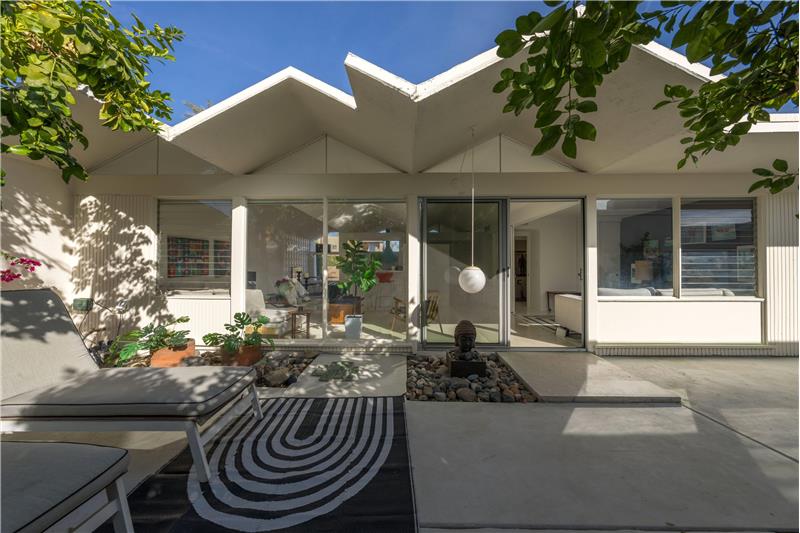 Big Private Outdoor Space