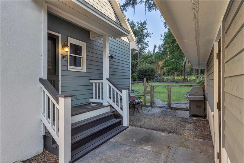 Side entry and to garage