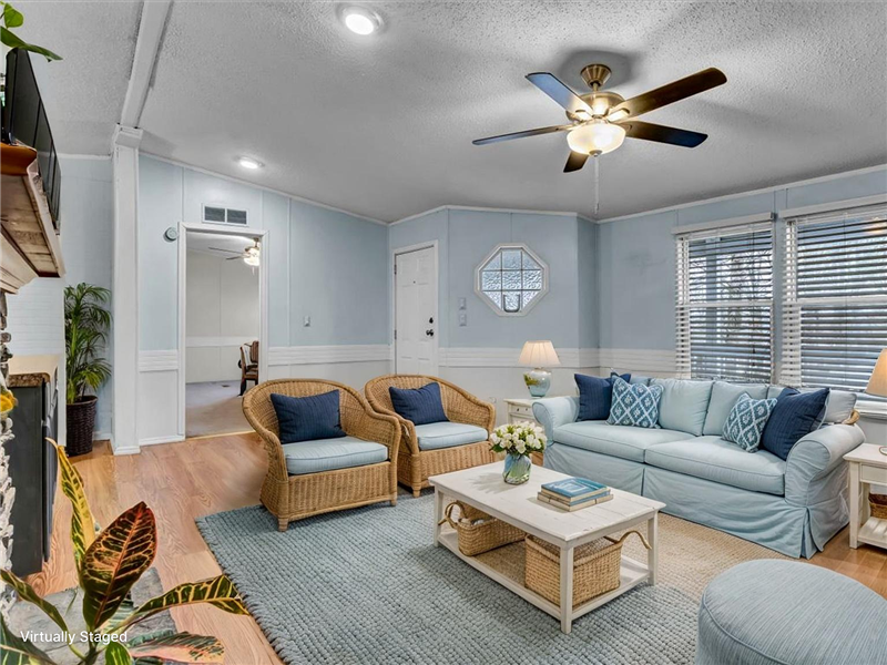 This photo has been virtually staged.