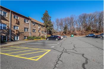 Primary listing photos for listing ID 644683