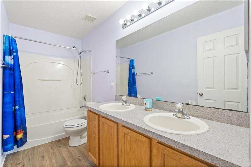 Upstairs Hall/Guest Bath