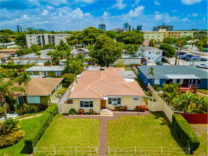 1843 Wiley St. Hollywood FL- 3 Unit Building- A Great Deal For Any Buyer