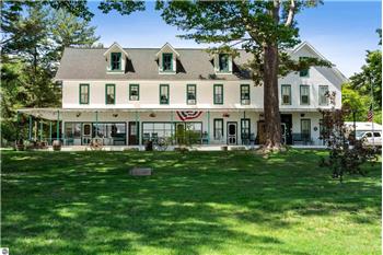 18599 Mission Rd, Traverse City, MI